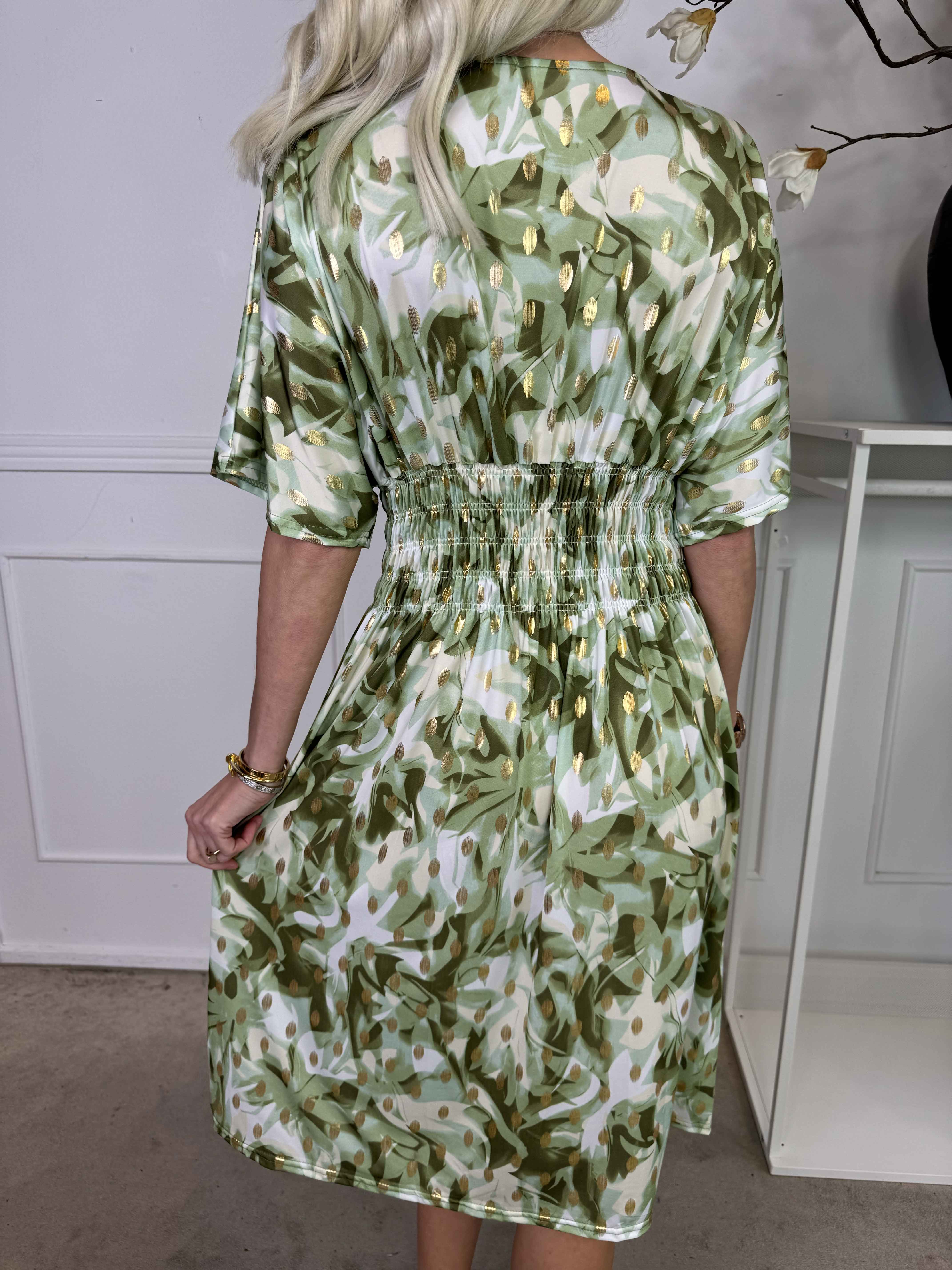 Pams Vacay Short - Mönstrad elastisk klänning med smock i midjan